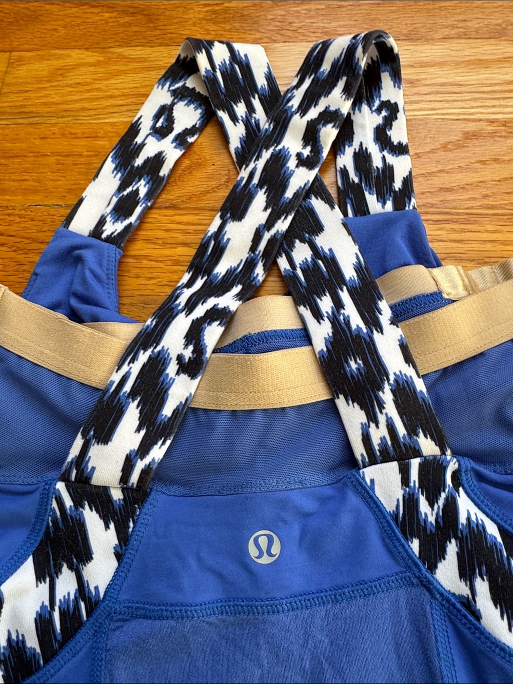 Lululemon royal blue tank with leopard print X back size M - Picture 2 of 3